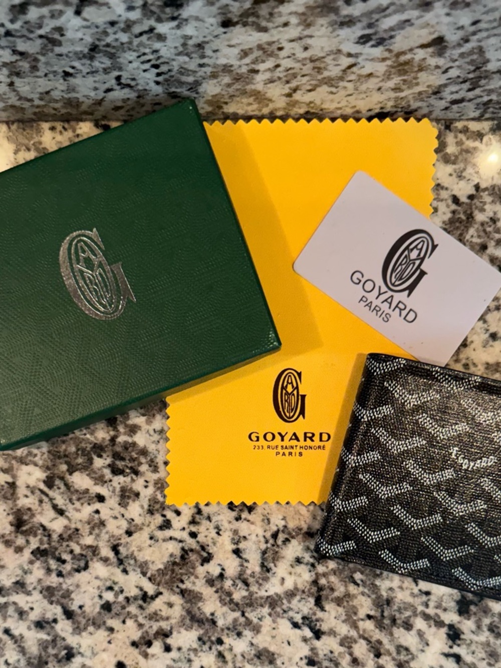 Goyard Black and Green Card Holder with Yellow Cloth